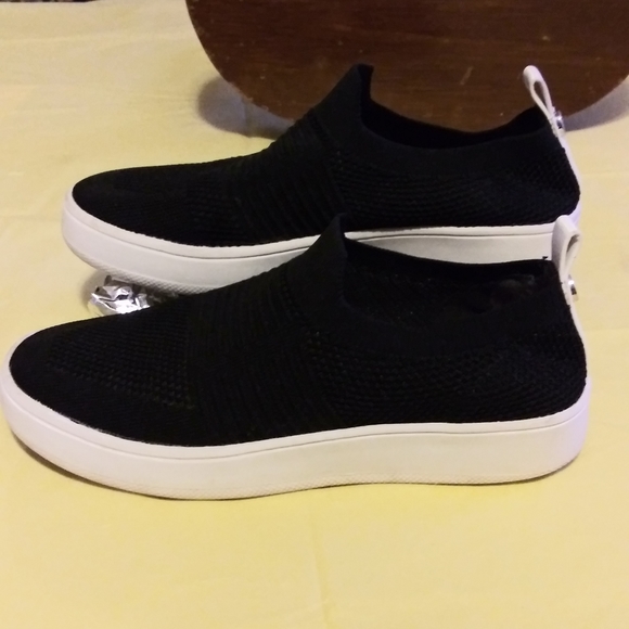 Steve Madden Slip On Youth Sneakers - Picture 4 of 8
